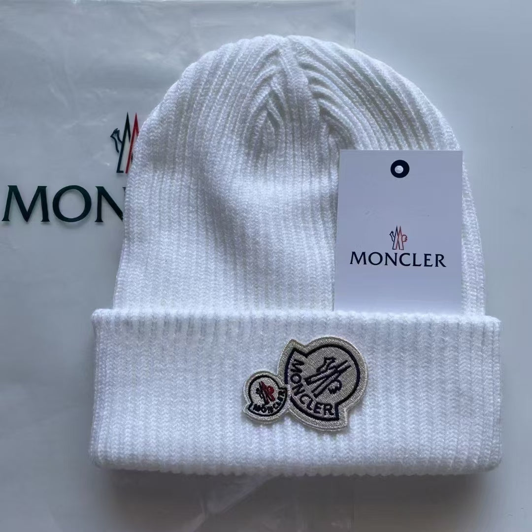 BONNET MONCLER - L'ÉLÉGANCE ALPINE POUR LA TÊTE
