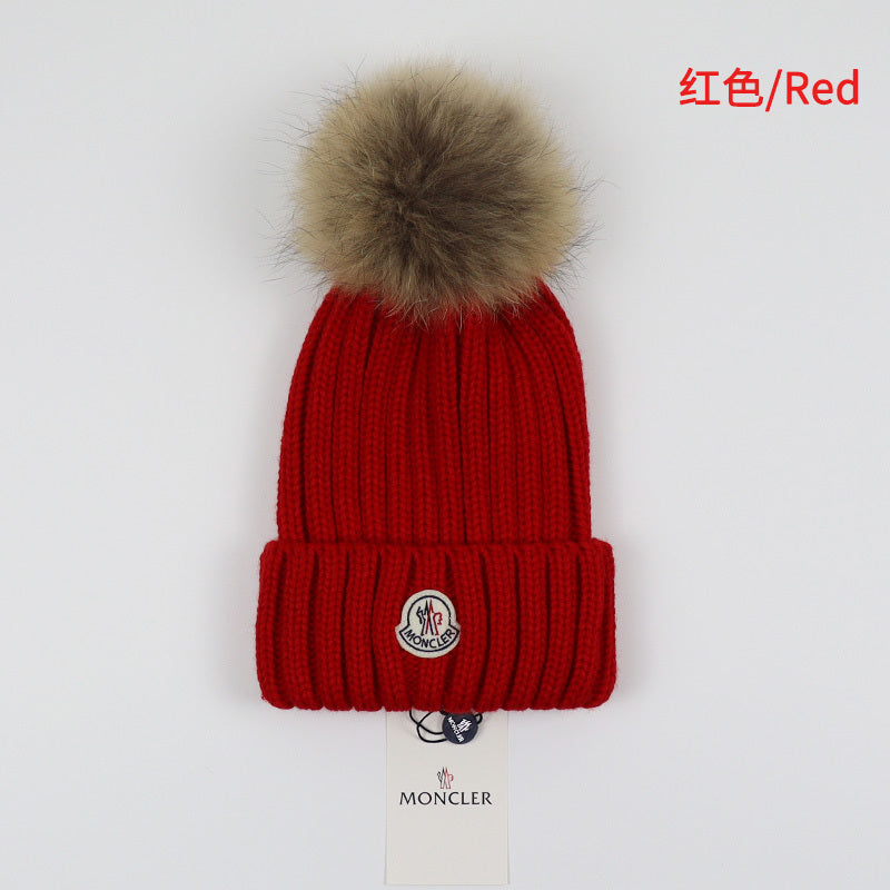 BONNET MONCLER - L'ÉLÉGANCE ALPINE POUR LA TÊTE