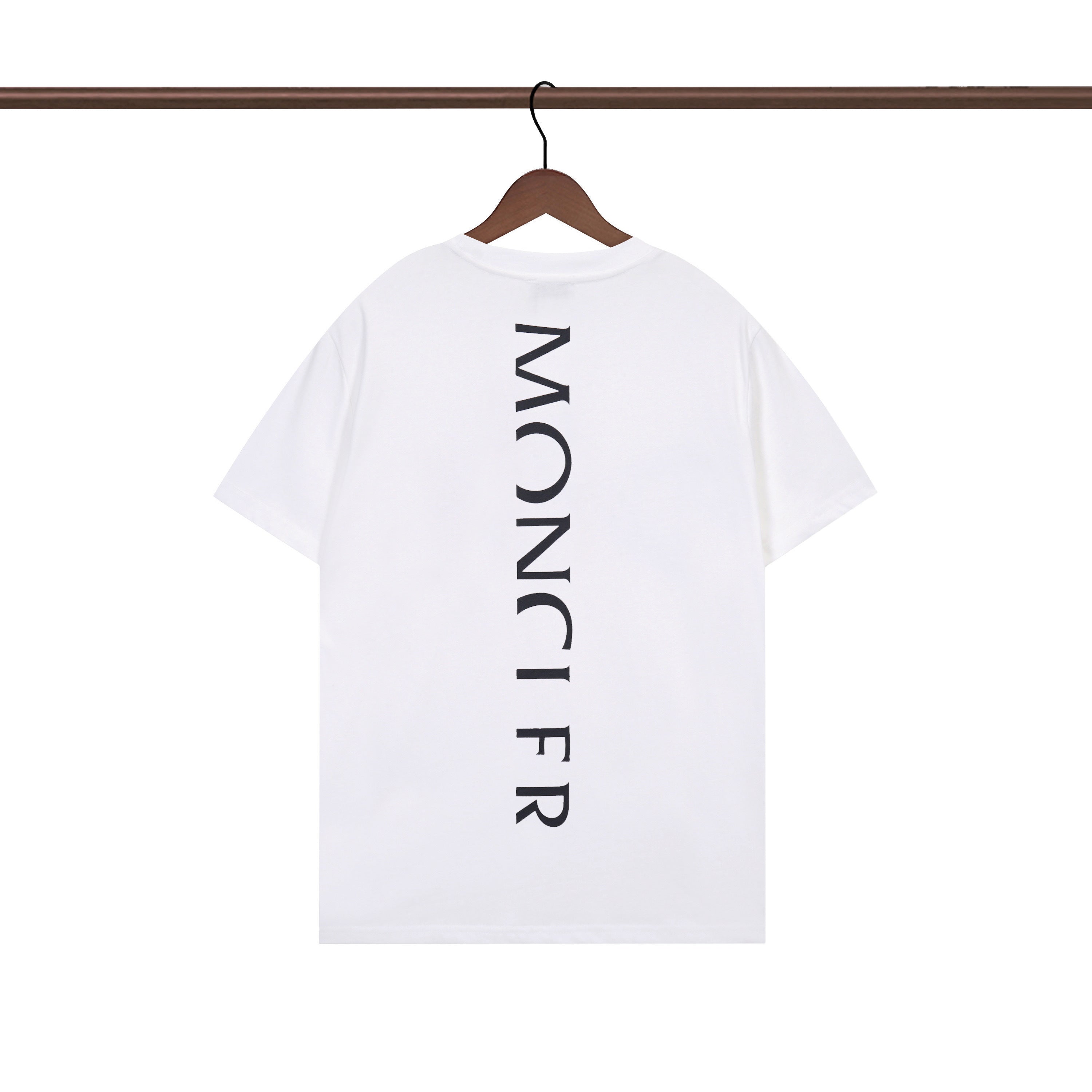 T-SHIRT MONCLER | L'ESPRIT ALPIN AU QUOTIDIEN