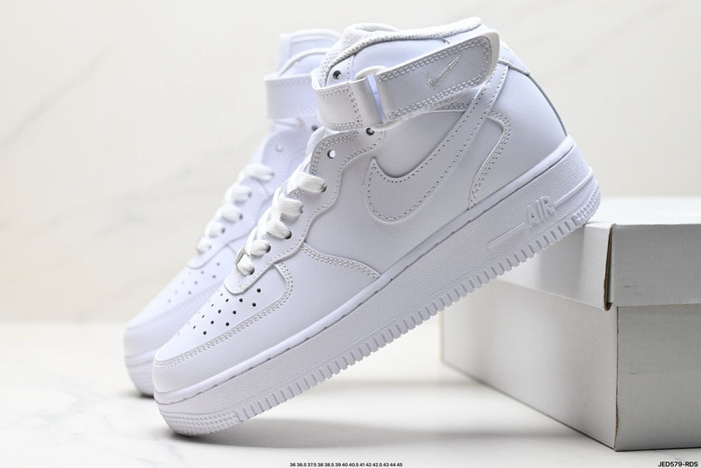 NIKE AIR FORCE 1 MID - LA LÉGENDE MONTE D'UN CRAN