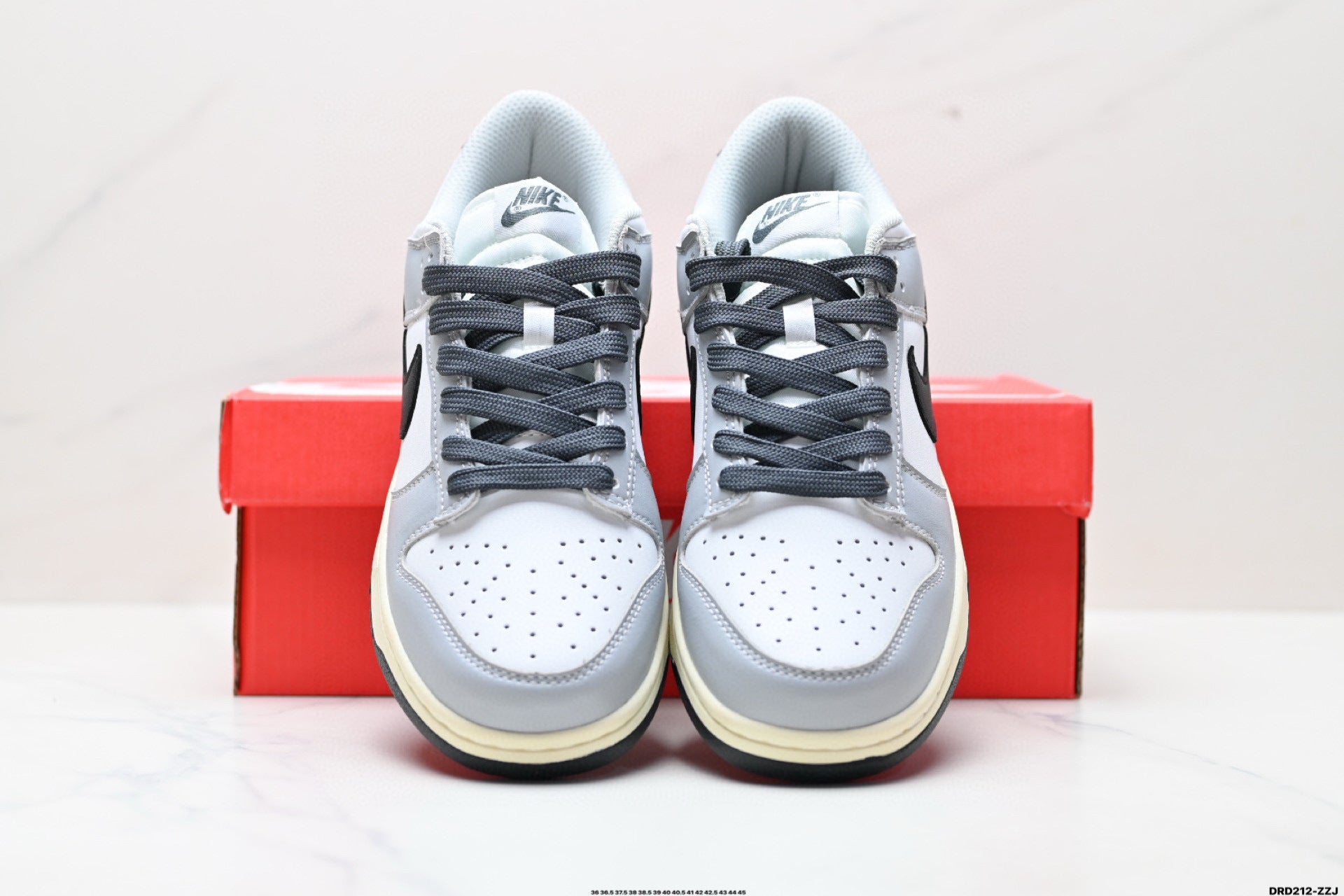 NIKE DUNK LOW - L'ICÔNE DU STREETWEUR RETOURNÉE AUX SOURCES