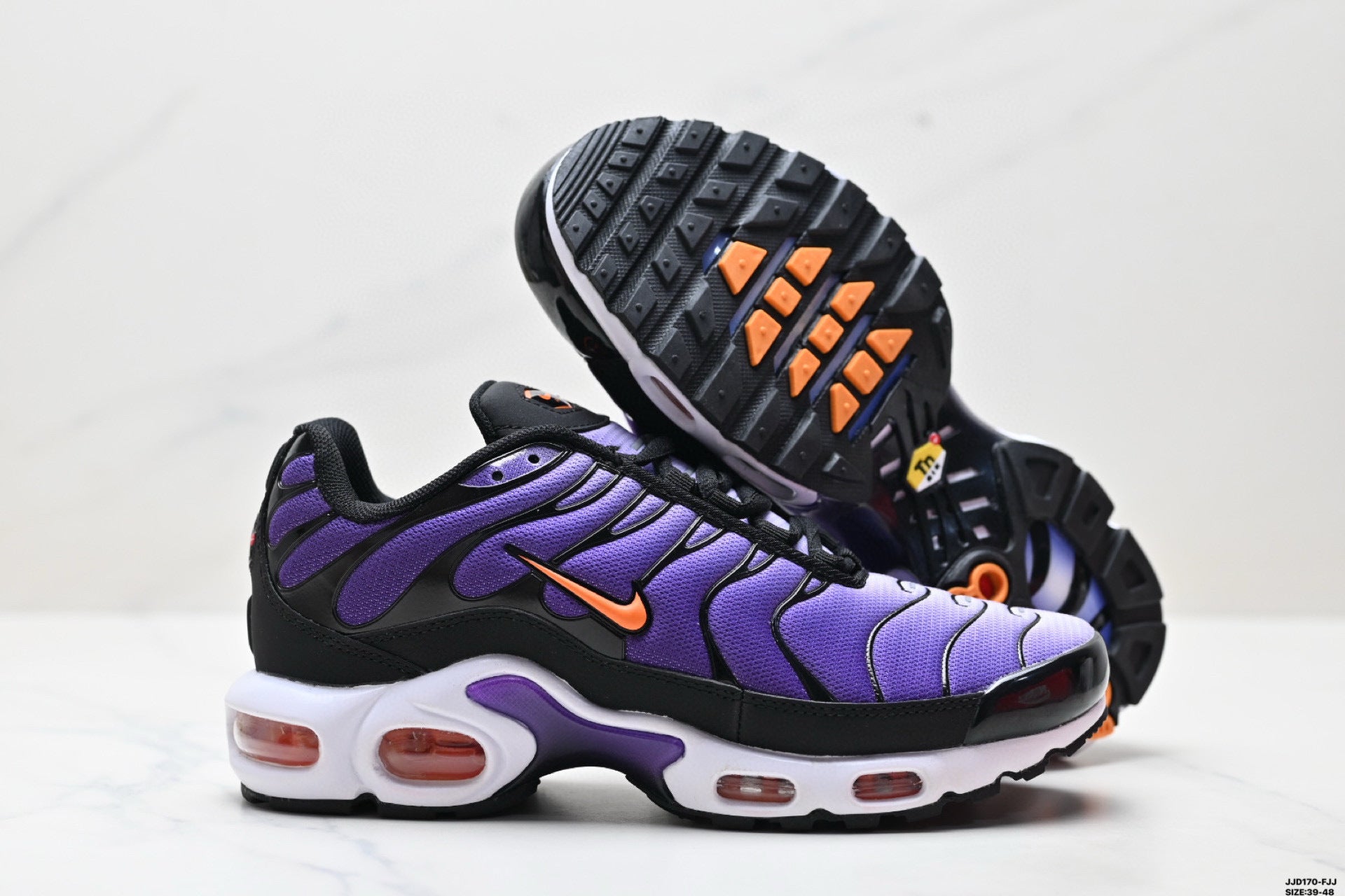 NIKE AIR MAX PLUS (TN) - L'ICÔNE REBELLE AU DÉGRADÉ VIBRANT