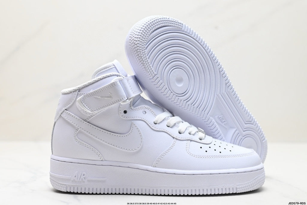 NIKE AIR FORCE 1 MID - LA LÉGENDE MONTE D'UN CRAN