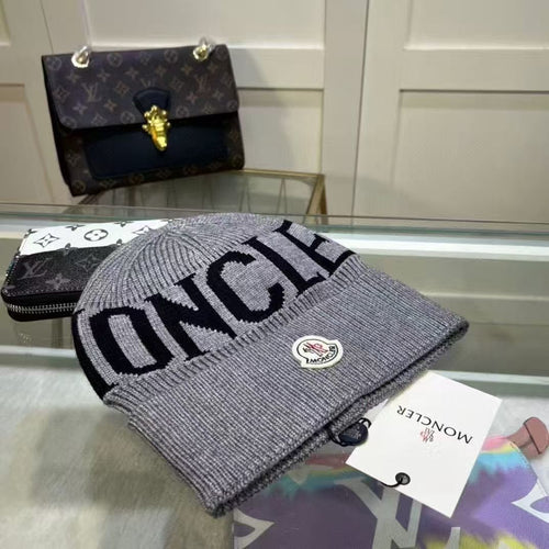 BONNET MONCLER - L'ÉLÉGANCE ALPINE POUR LA TÊTE