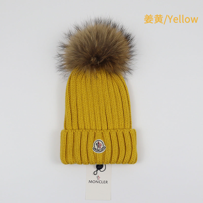 BONNET MONCLER - L'ÉLÉGANCE ALPINE POUR LA TÊTE