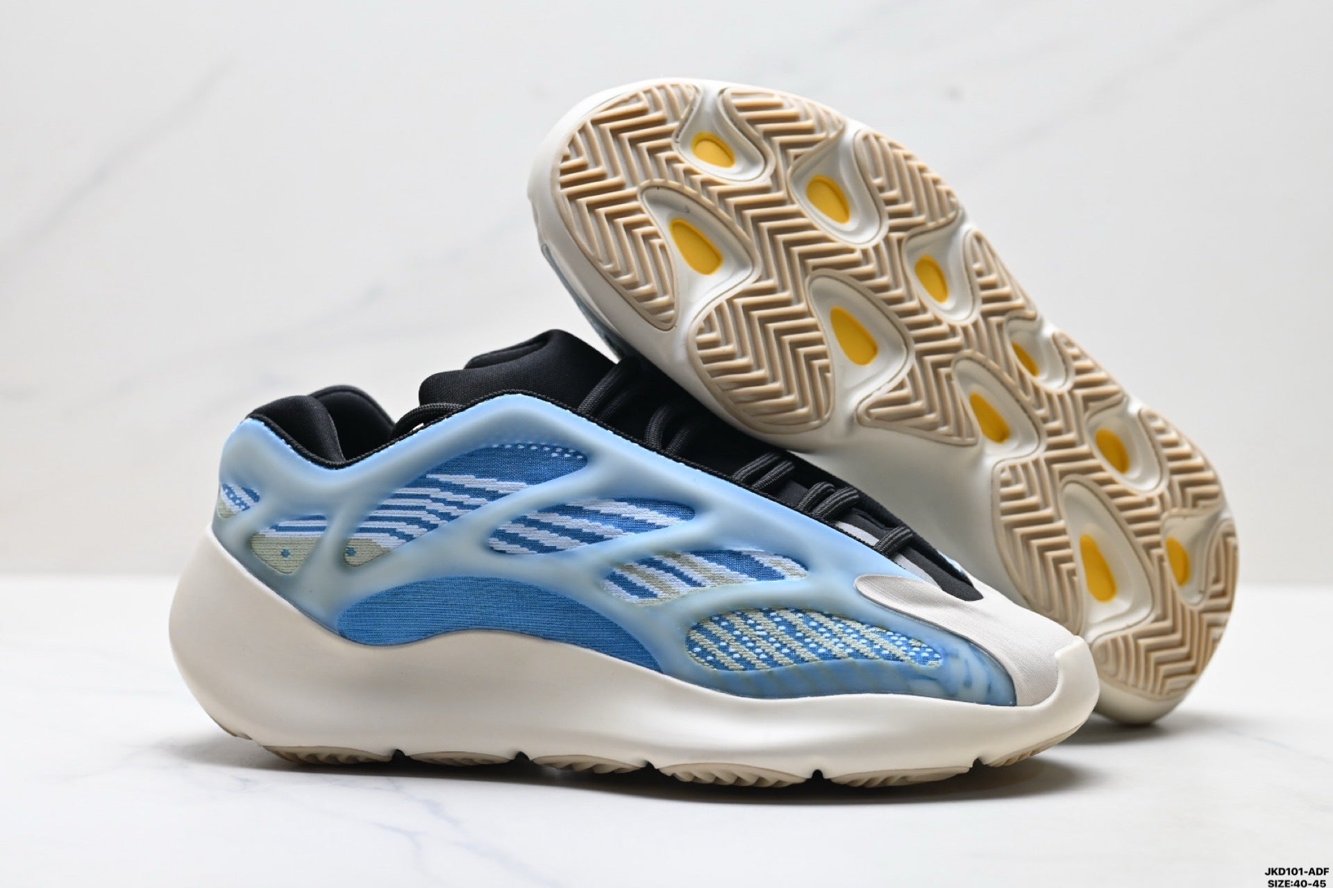 YEEZY 700 V3 « ALVAH » - SILHOUETTE FUTURISTE & NOIR ABSOLU - ÉCLAIR UV