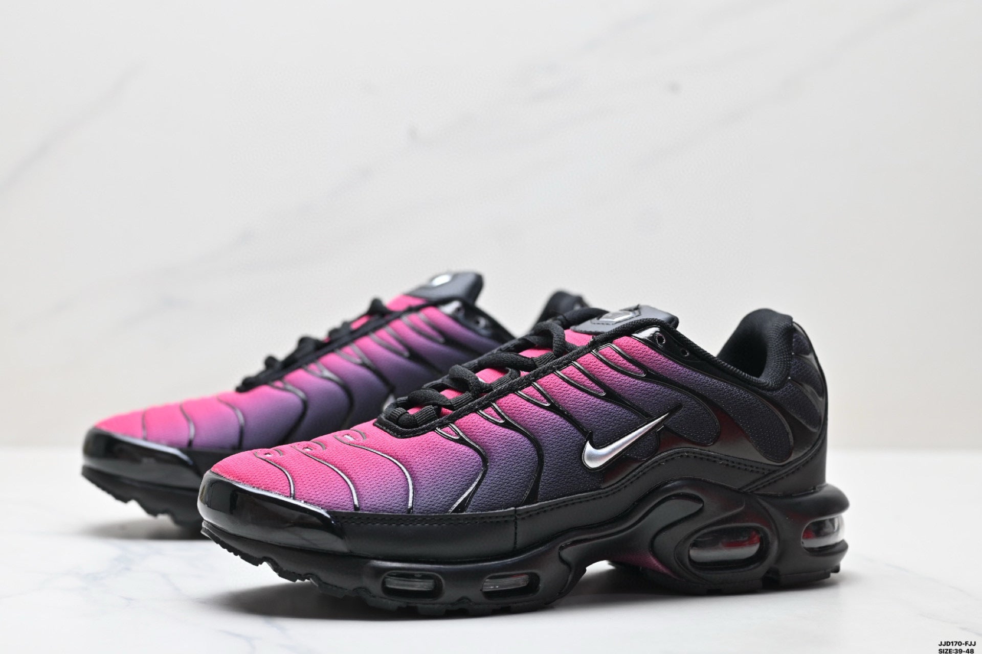 NIKE AIR MAX PLUS (TN) - L'ICÔNE REBELLE AU DÉGRADÉ VIBRANT