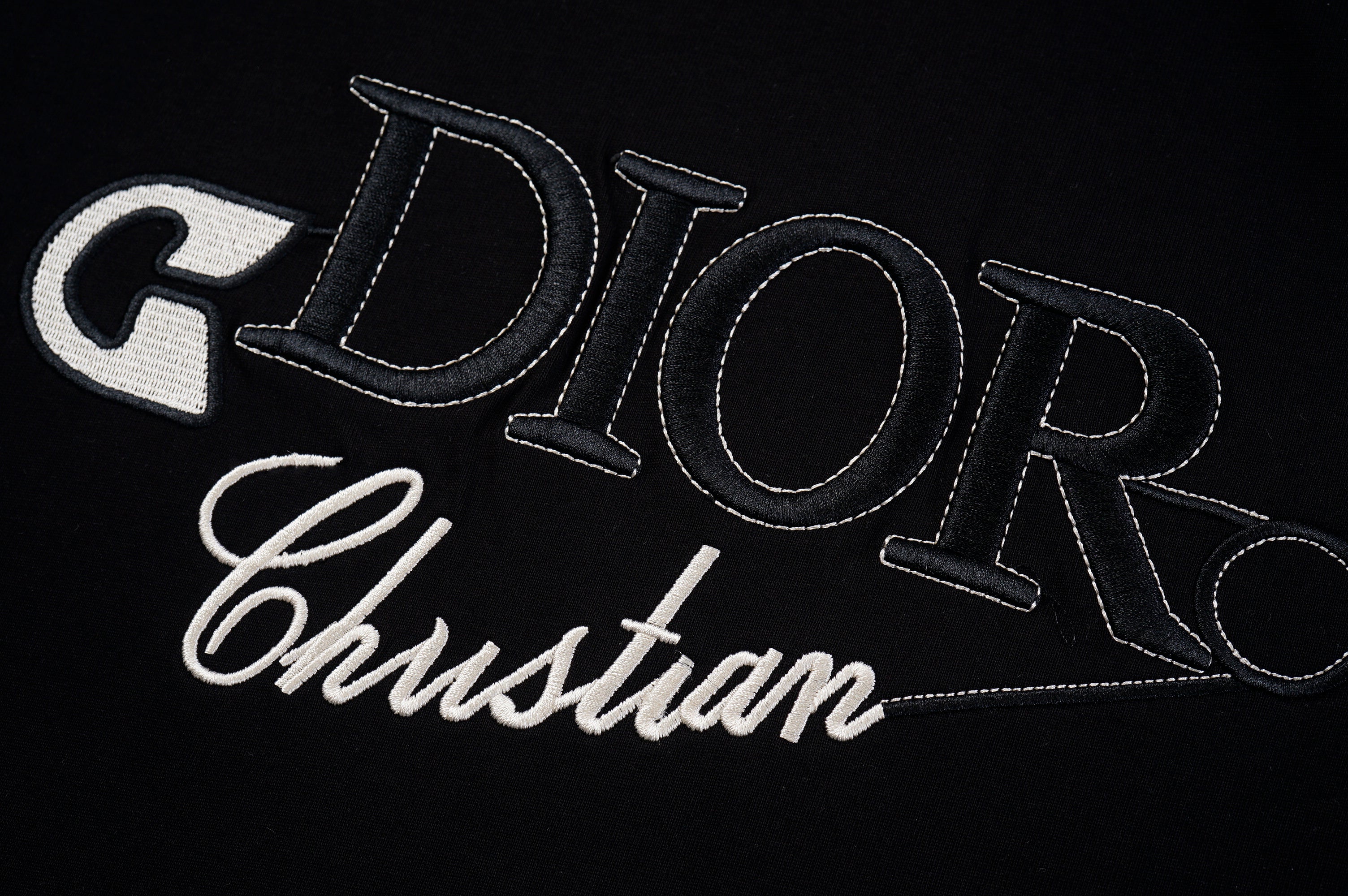 T-SHIRT CHRISTIAN DIOR NOIR | L'Élégance Gothique