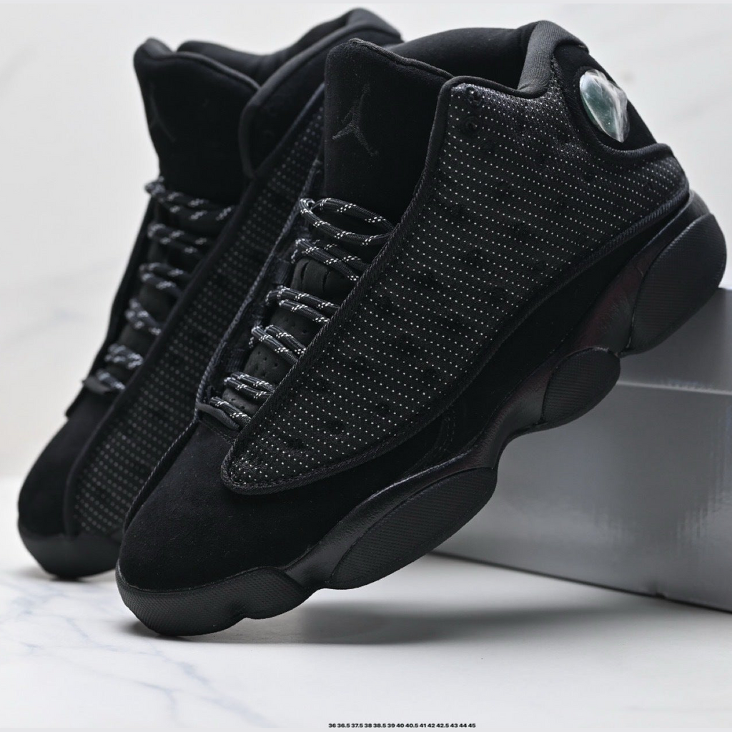 AIR JORDAN 13 « BLACK CAT » - LA PRÉDATRICE NOCTURNE