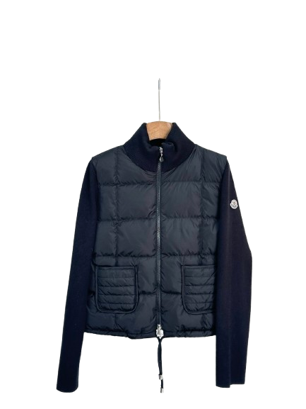 DOUDOUNE À EMPIÈCEMENTS EN MAILLE | L'HYBRIDATION INNOVANTE