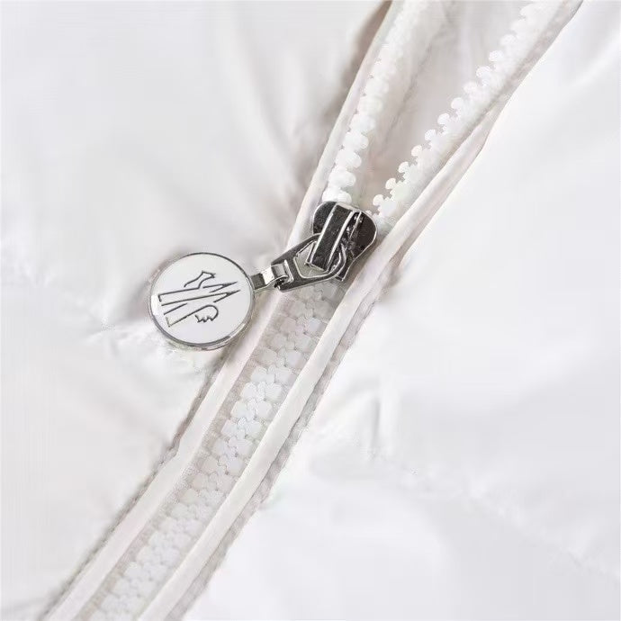 CARDIGAN MATELASSÉ EN LAINE BLANC - ÉLÉGANCE TEXTURÉE