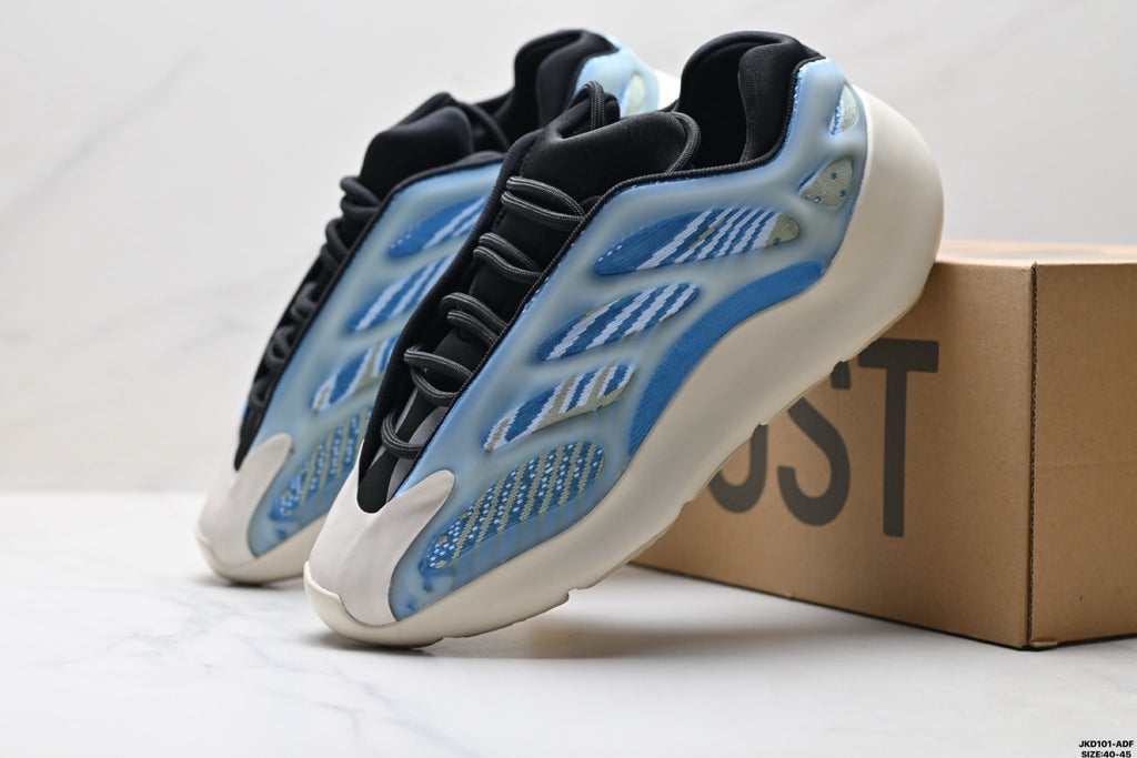 YEEZY 700 V3 « ALVAH » - SILHOUETTE FUTURISTE & NOIR ABSOLU - ÉCLAIR UV