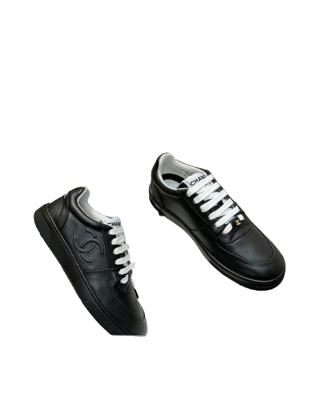 Élégance Urbaine – Chanel Sneaker Noir & Blanc