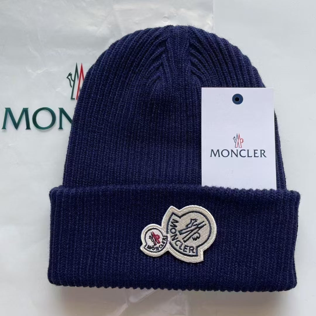BONNET MONCLER - L'ÉLÉGANCE ALPINE POUR LA TÊTE