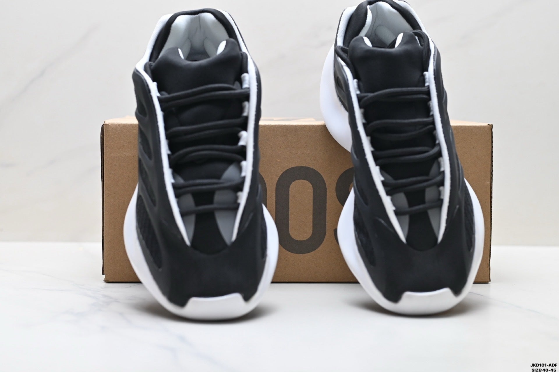 YEEZY 700 V3  ALVAH  - SILHOUETTE FUTURISTE & NOIR ABSOLU