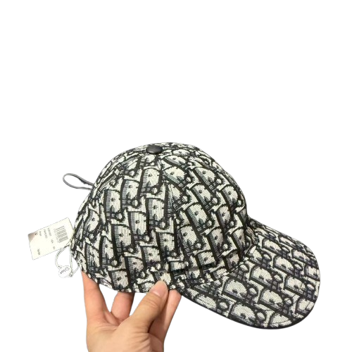 CASQUETTE DIOR - L'AUDACE CHIC DE LA MAISON