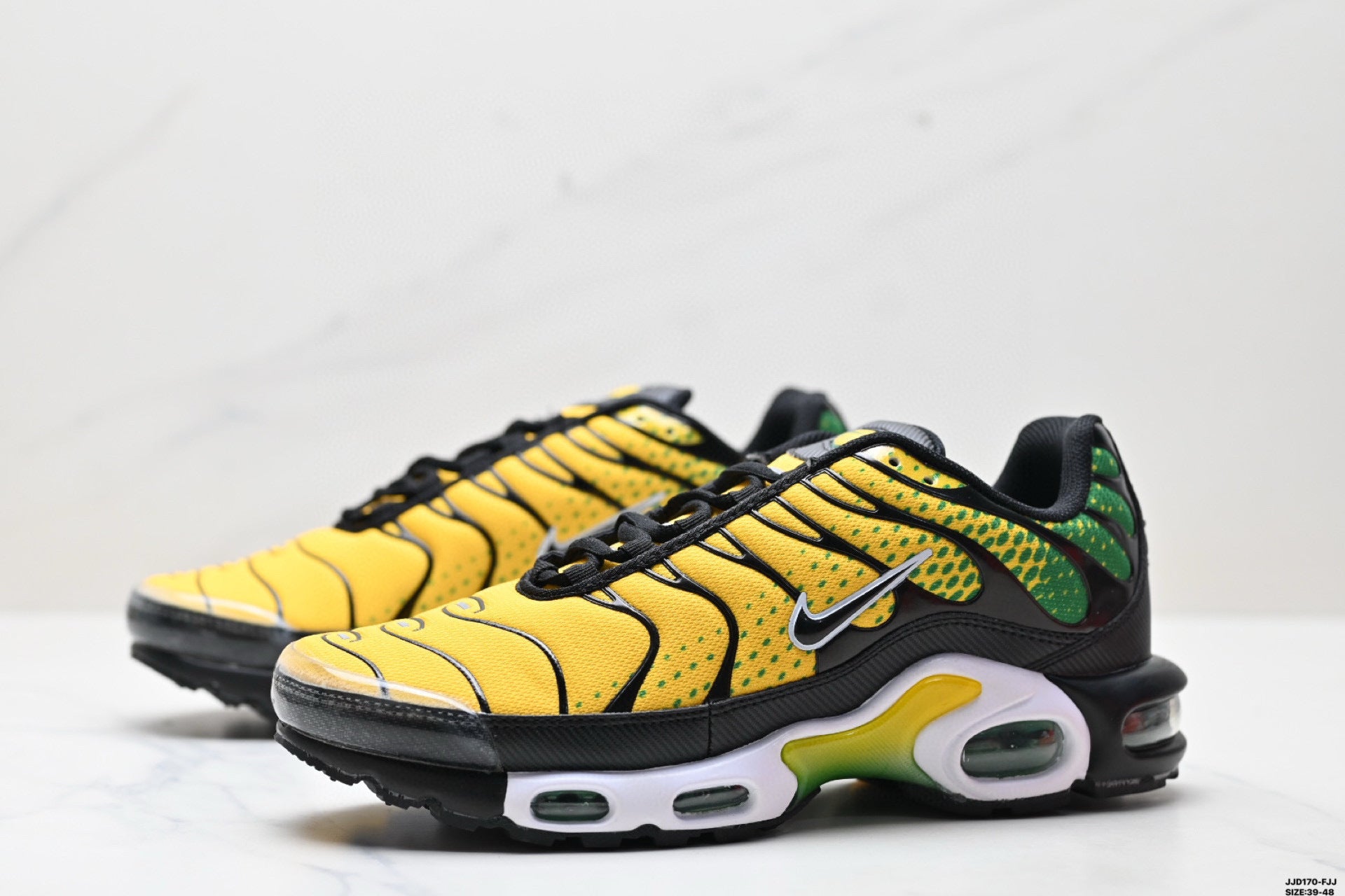 NIKE AIR MAX PLUS (TN) - L'ICÔNE REBELLE AU DÉGRADÉ VIBRANT