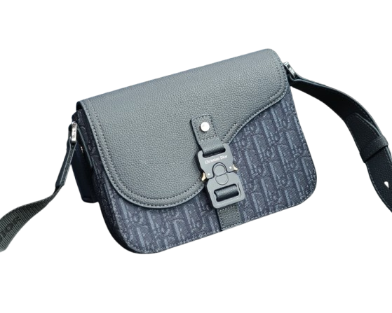 SACHOCHE DIOR - L'ESSENCE DU STYLE URBAIN & COUTURE