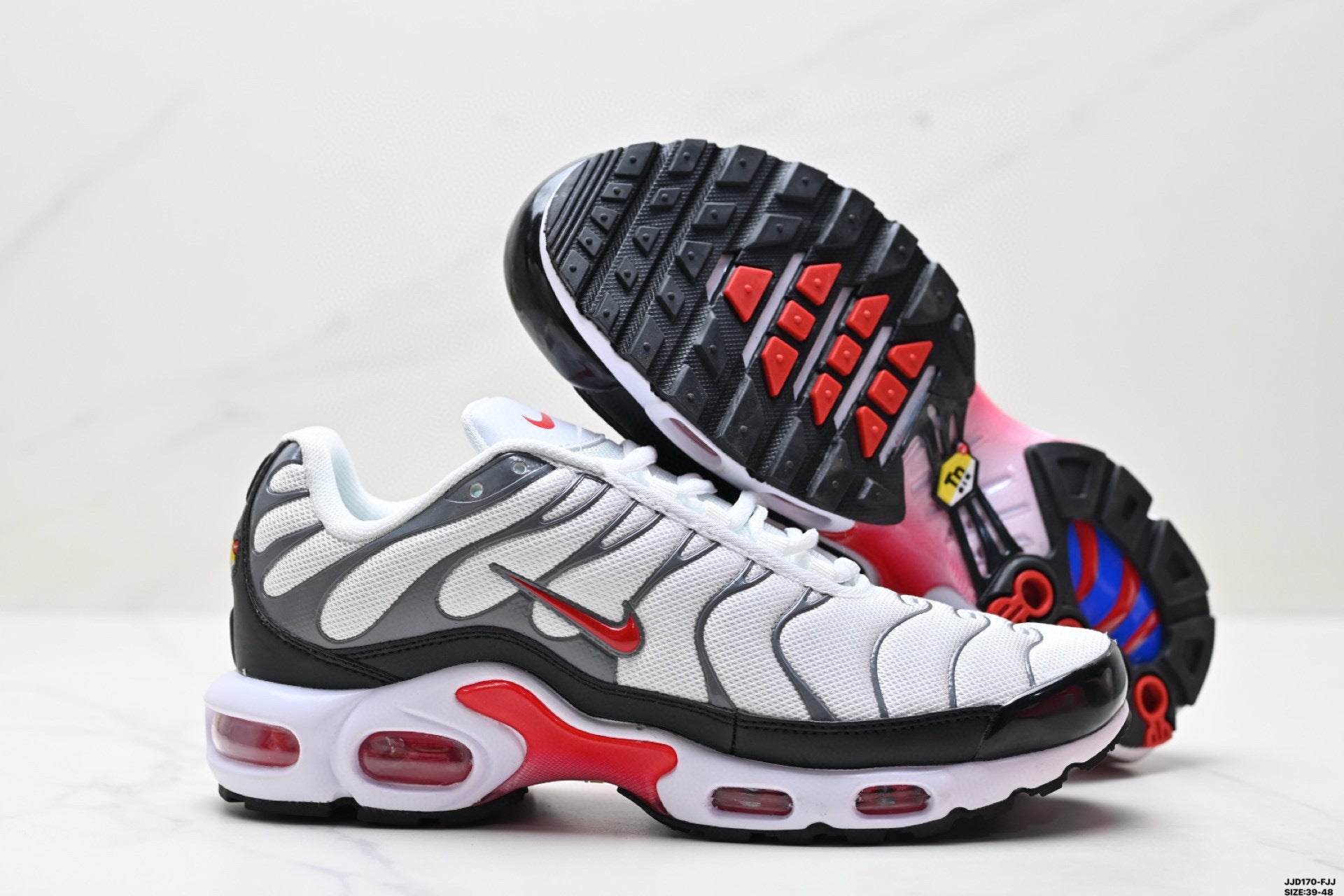 NIKE AIR MAX PLUS (TN) - L'ICÔNE REBELLE AU DÉGRADÉ VIBRANT