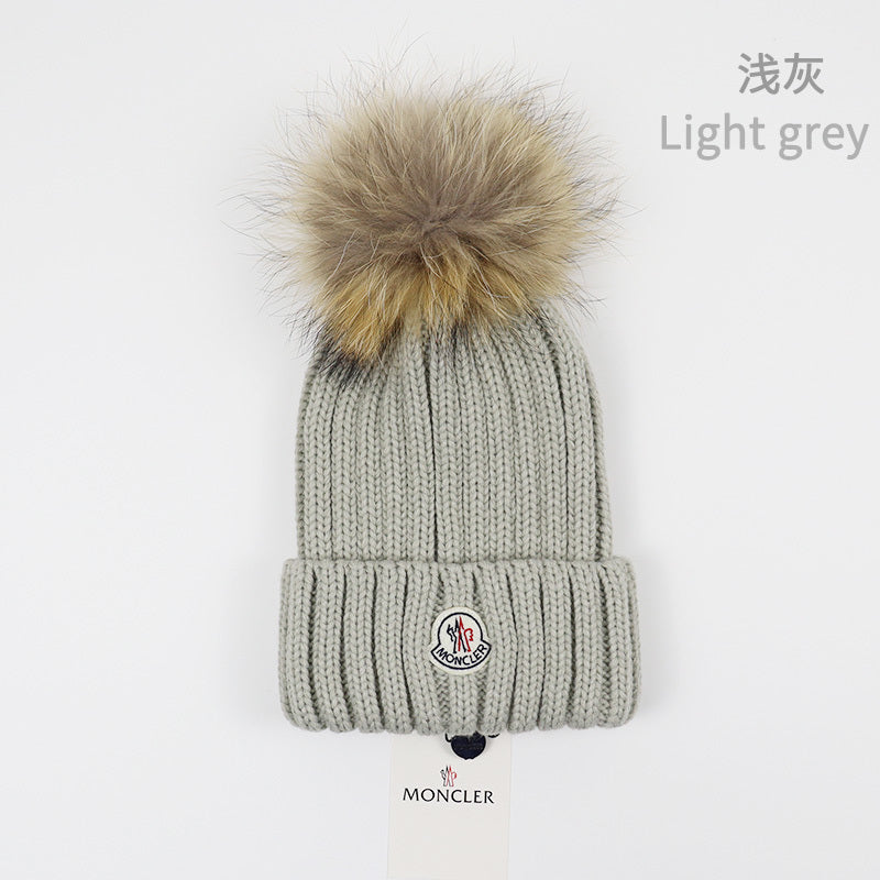 BONNET MONCLER - L'ÉLÉGANCE ALPINE POUR LA TÊTE