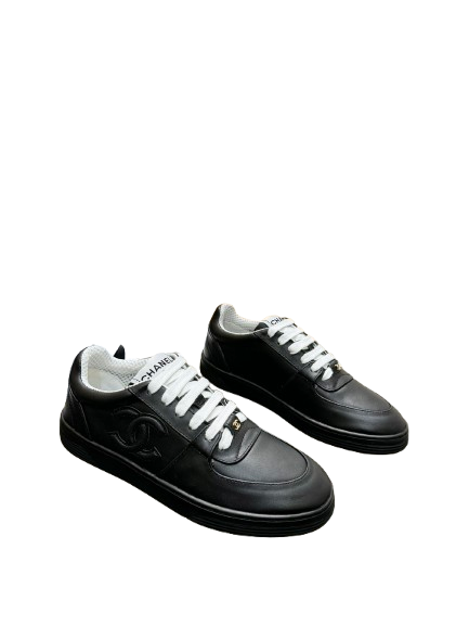 Élégance Urbaine – Chanel Sneaker Noir & Blanc