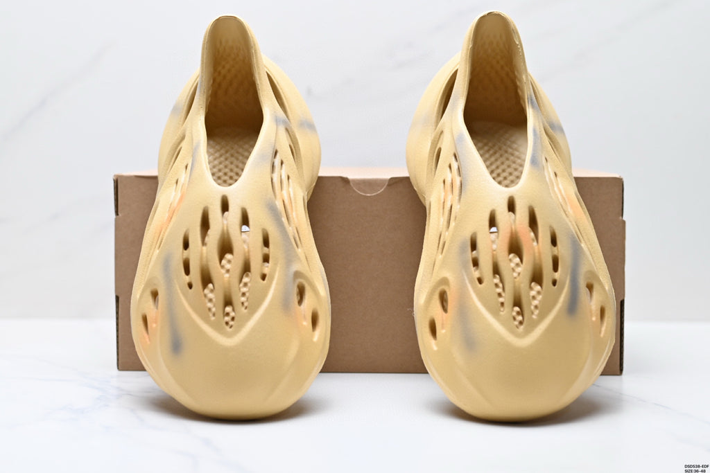 YEEZY FOAM RUNNER SAND  - L'ESSENCE MINÉRALE - CONFORT SCULPTURAL