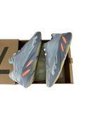 YEEZY 700 V2 NERTIA  - NUANCES GRAPHIQUES & ÉLÉGANCE RÉTRO-FUTURISTE
