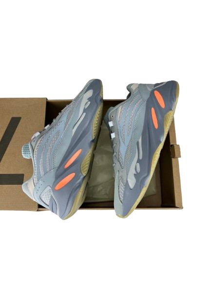 YEEZY 700 V2 NERTIA  - NUANCES GRAPHIQUES & ÉLÉGANCE RÉTRO-FUTURISTE