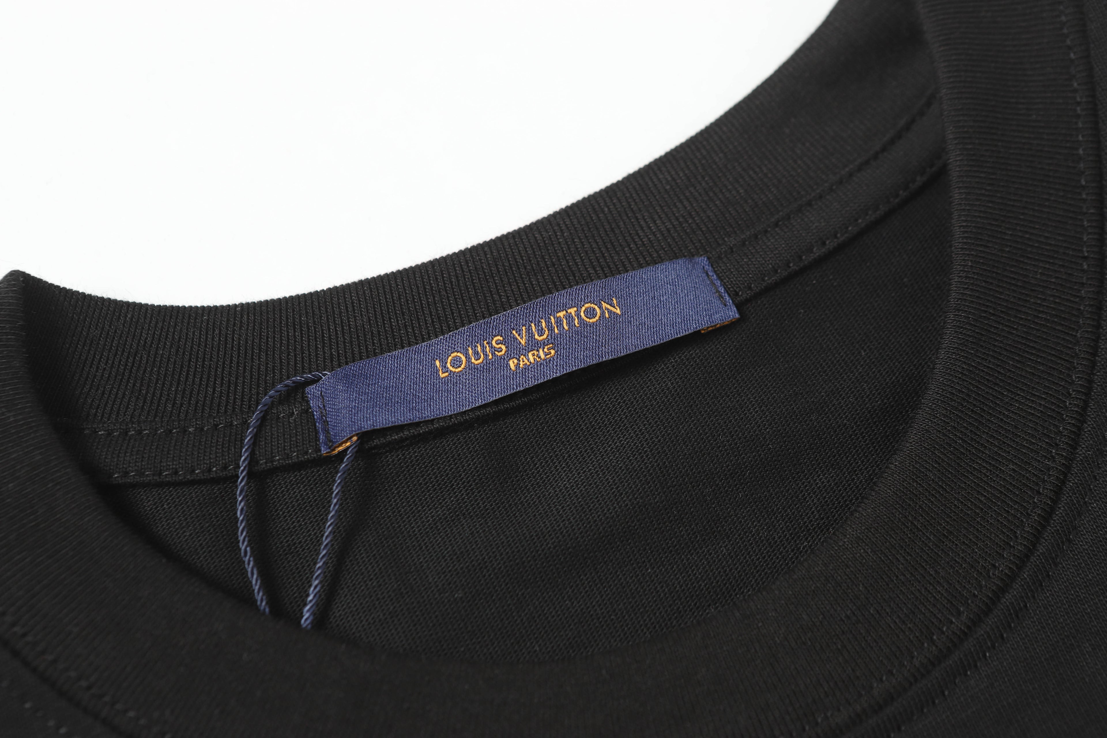 T-SHIRT LOUIS VUITTON VERS IRISÉ | L'Éclat de l'Illusion