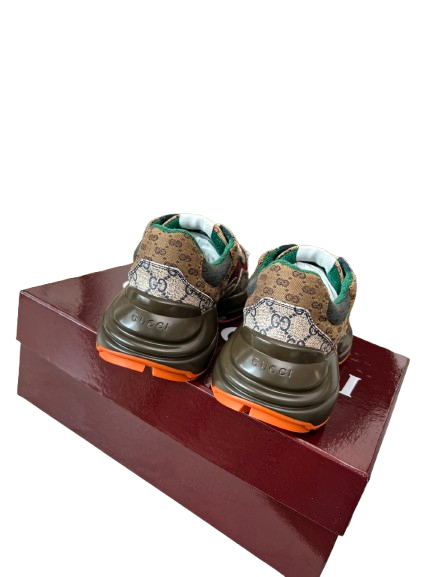 CHAUSSURES GUCCI RHYTON - L'ICÔNE DÉCALÉE DU LUXE DÉCONTRACTÉ