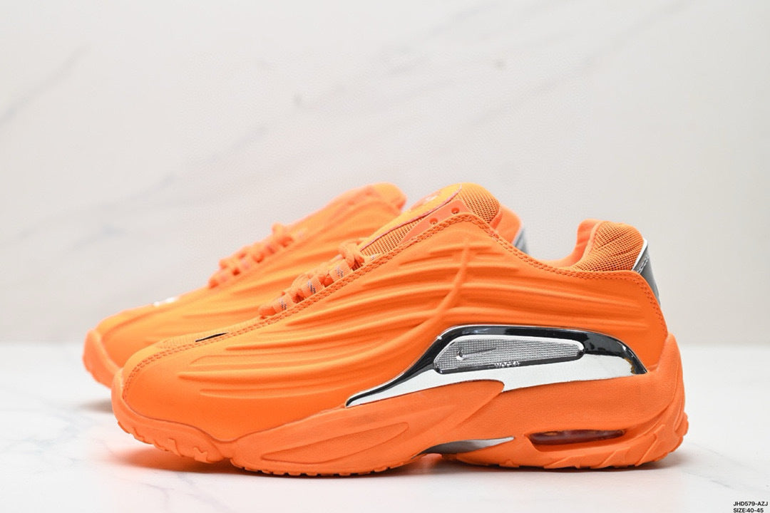 NIKE NOCTA HOT STEP 2 - LA TECHNOLOGIE NOCTURNE DE DRAKE