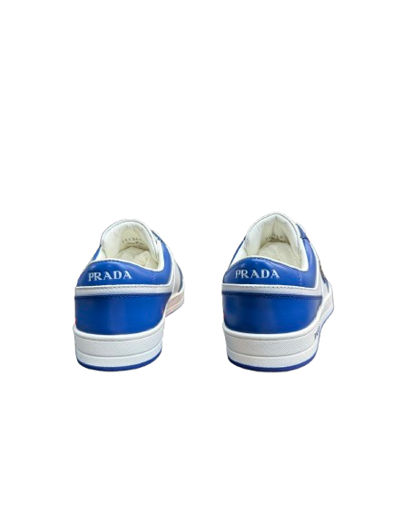 PRADA DOWNTOWN BASKETS BASSES EN CUIR BLEU - L'ÉLÉGANCE URBANE AVANT-GARDE