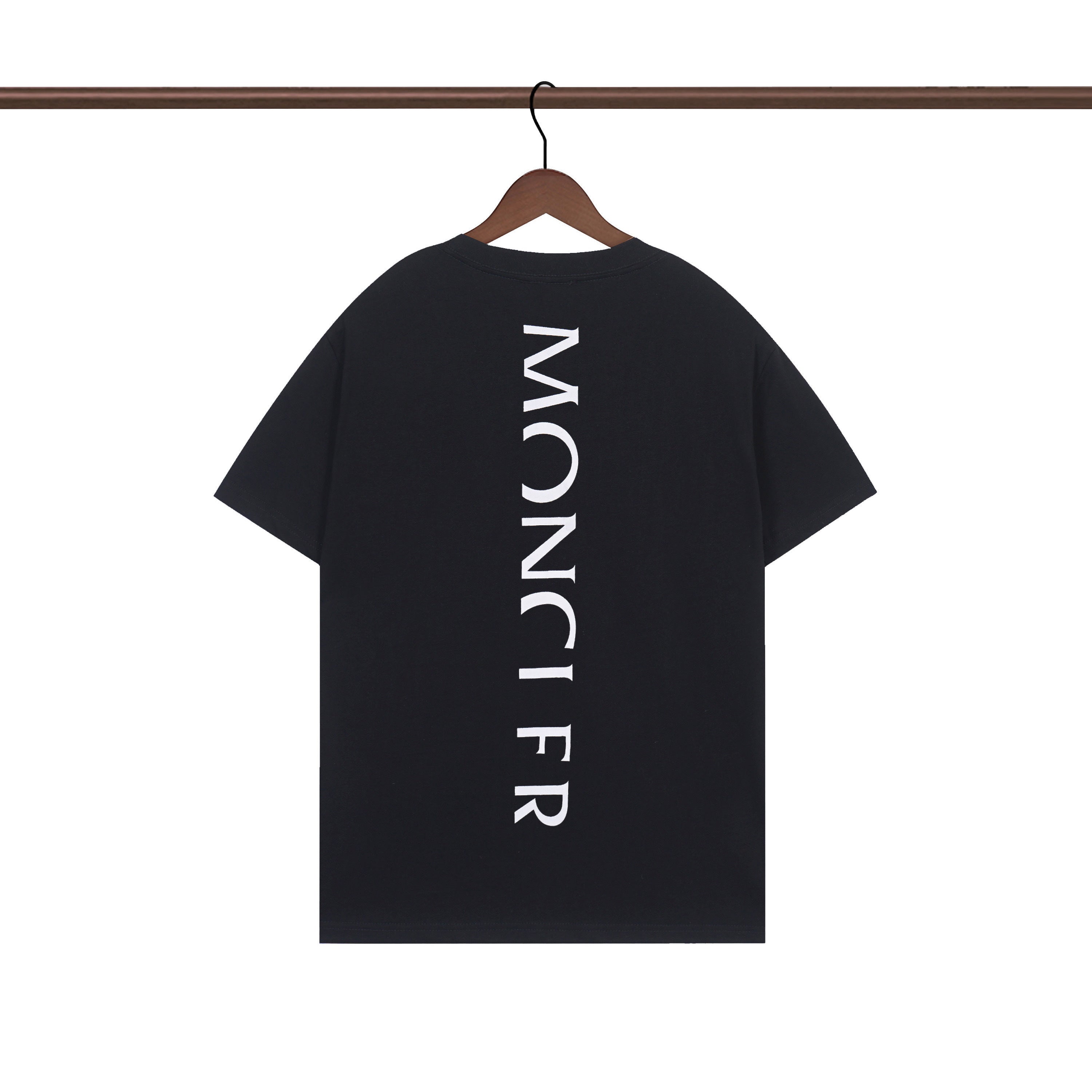 T-SHIRT MONCLER | L'ESPRIT ALPIN AU QUOTIDIEN