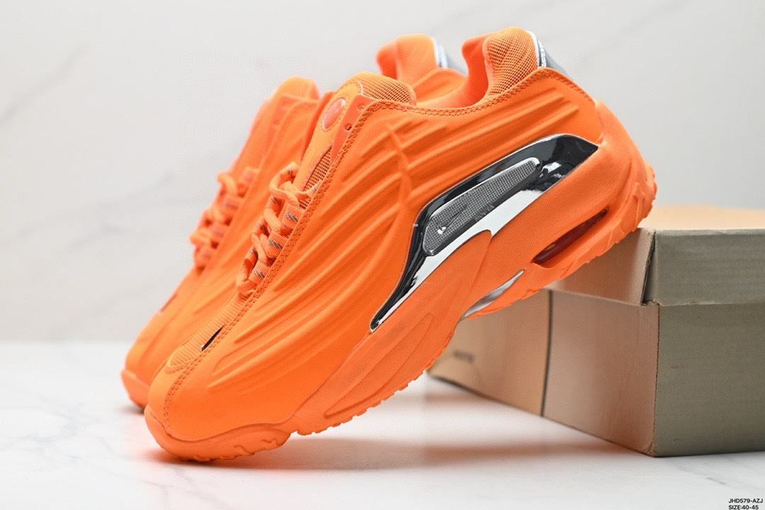 NIKE NOCTA HOT STEP 2 - LA TECHNOLOGIE NOCTURNE DE DRAKE