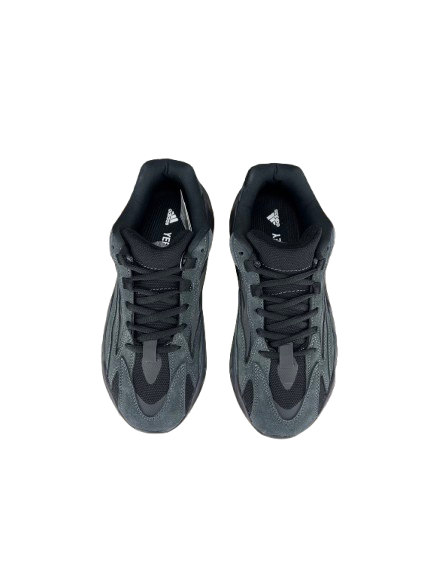 YEEZY 700 V2 VANTA  - LE NOIR ABSOLU TEXTURÉ - SILHOUETTE ULTRA-DISCRÈTE