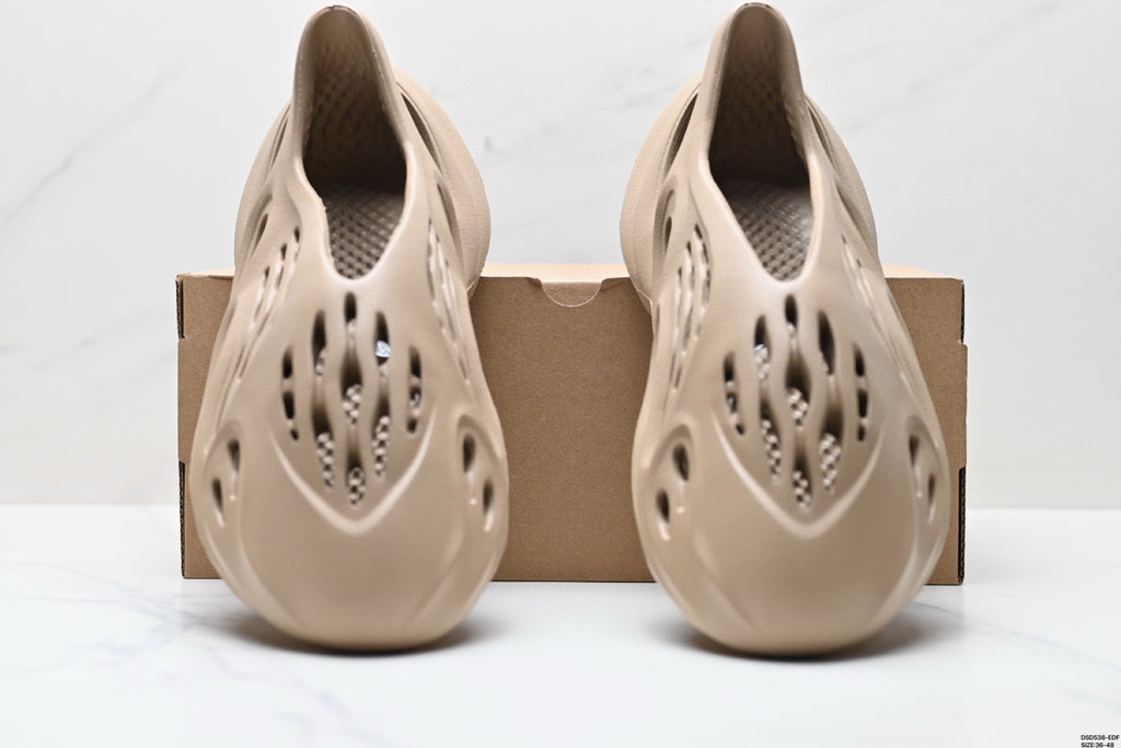 YEEZY FOAM RUNNER SAND  - L'ESSENCE MINÉRALE - CONFORT SCULPTURAL