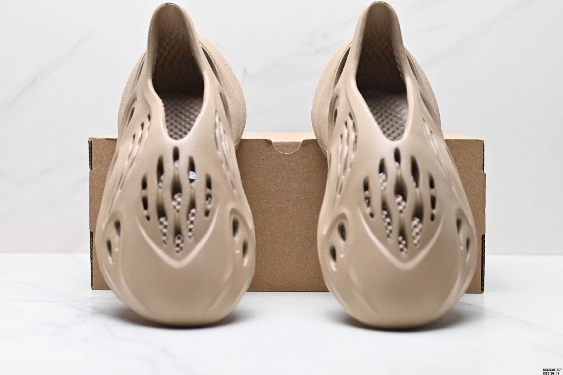 YEEZY FOAM RUNNER SAND  - L'ESSENCE MINÉRALE - CONFORT SCULPTURAL