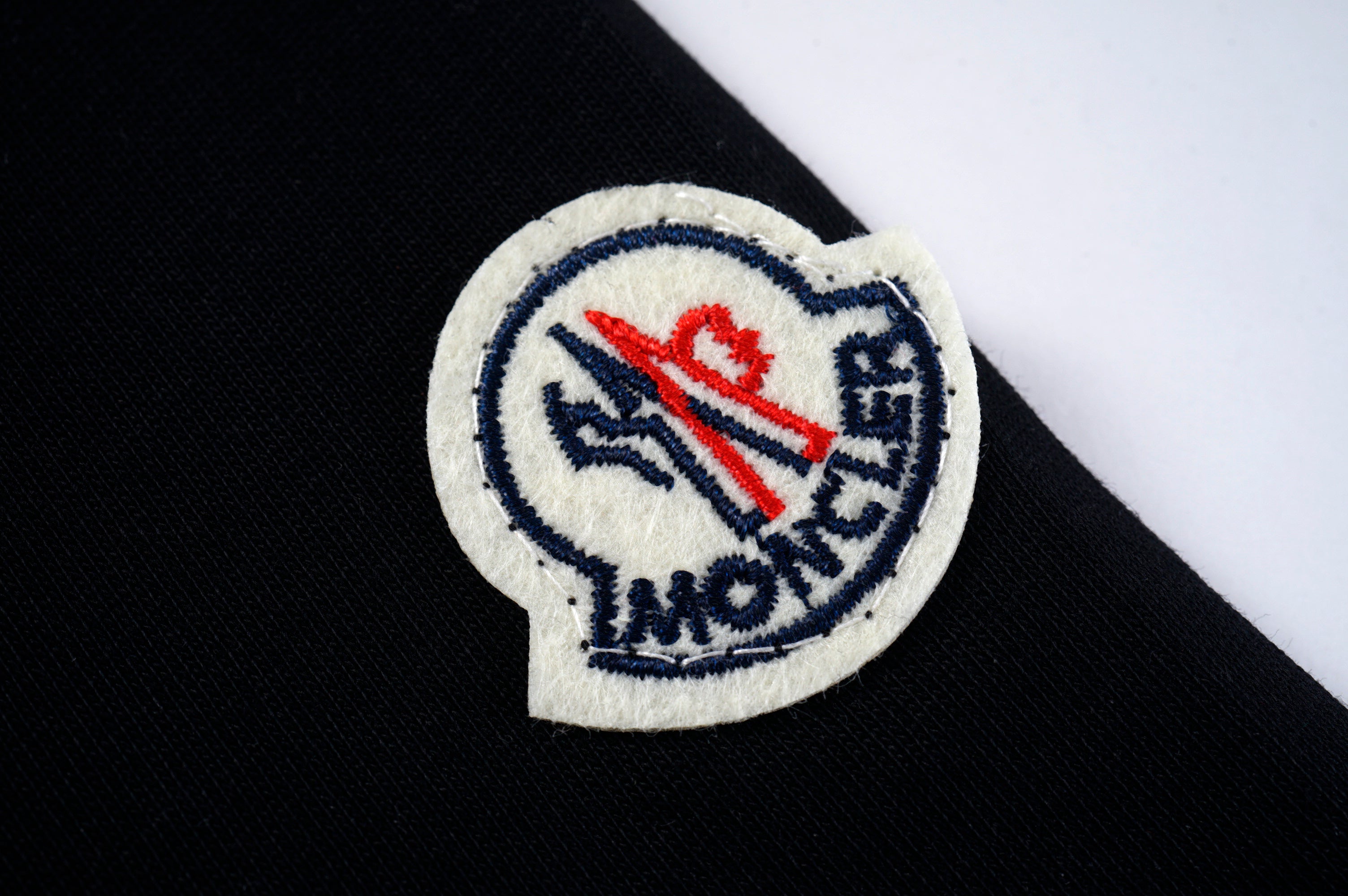 T-SHIRT MONCLER | L'ESPRIT ALPIN DANS SON ÉTAT PUR