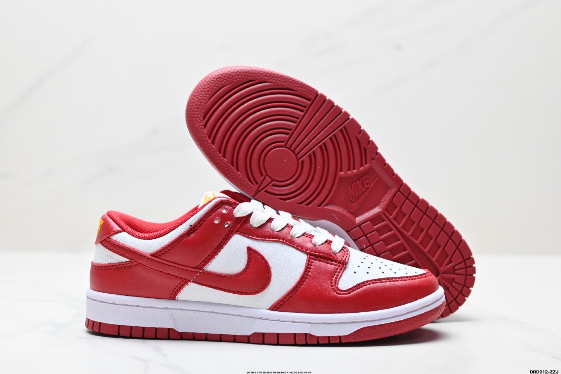 NIKE DUNK LOW - L'ICÔNE DU STREETWEUR RETOURNÉE AUX SOURCES