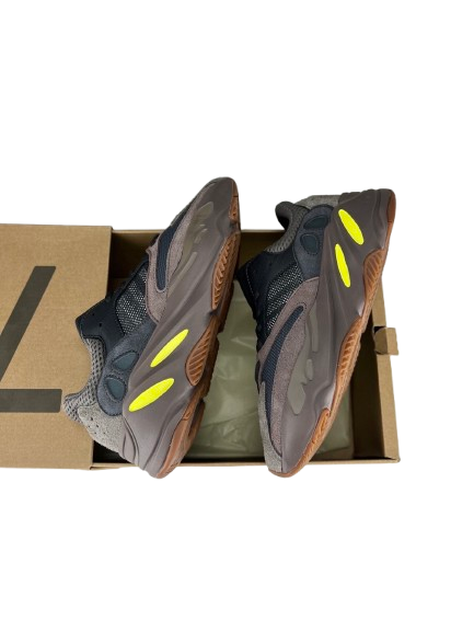 YEEZY 700 MAUVE - LA V1 TEINTÉE DE MYSTÈRE - NUANCES VIOLET & GRIS