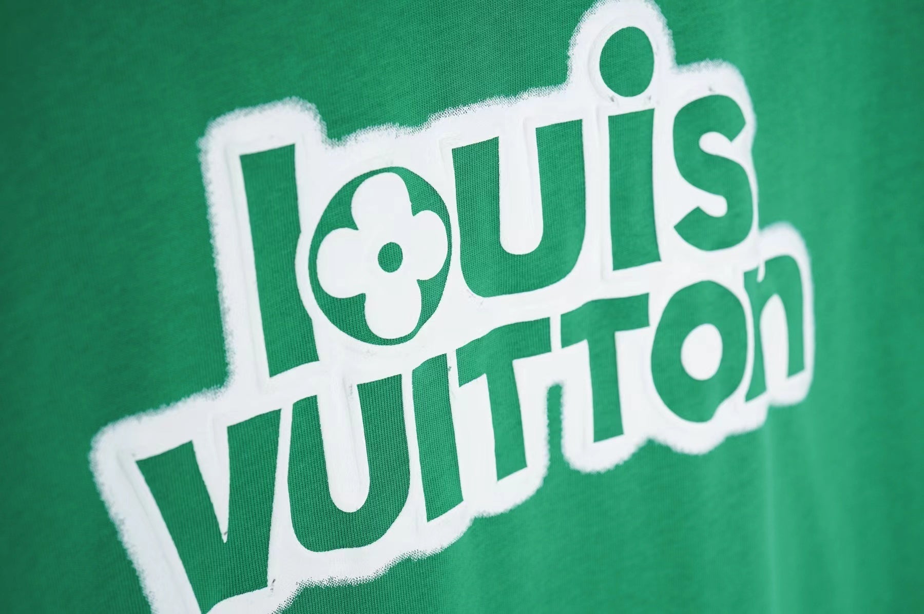 T-SHIRT LOUIS VUITTON | L'Essence du Luxe Urbain