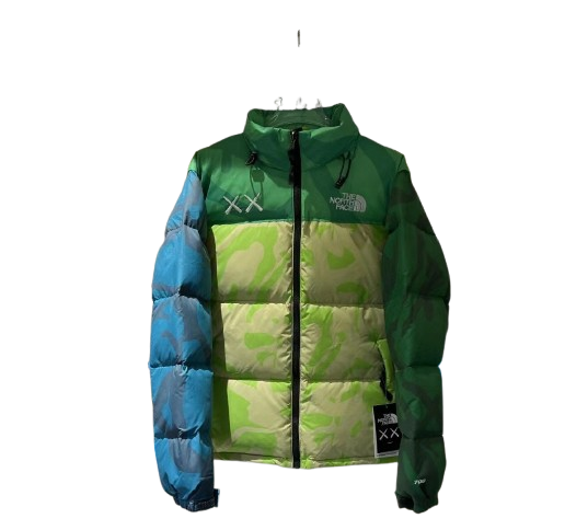 DOUDOUNE THE NORTH FACE X KAWS - COLLABORATION ULTIME ART & OUTDOOR