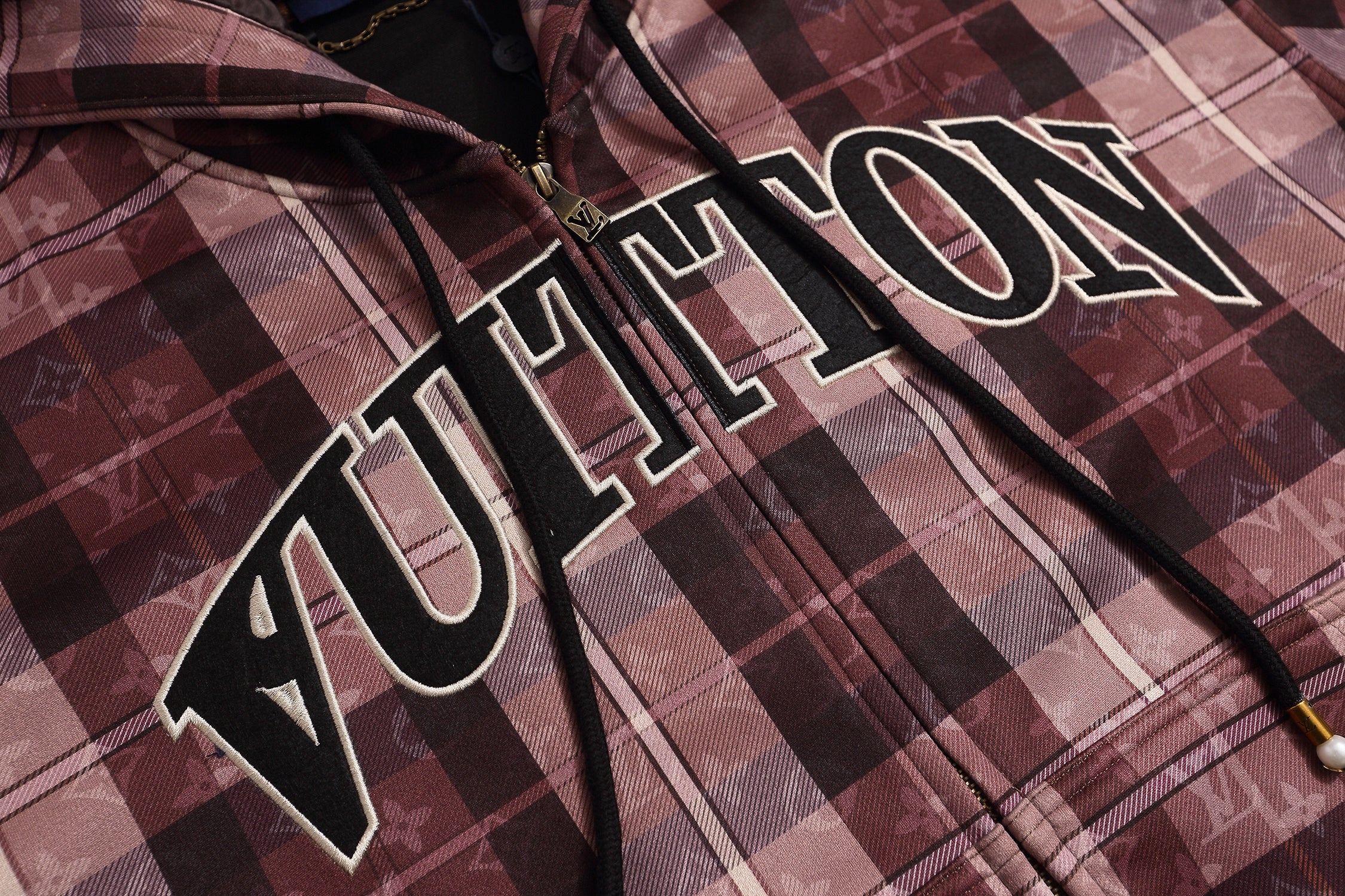SWEAT LOUIS VUITTON | L'Alliance du Luxe et du Streetwear