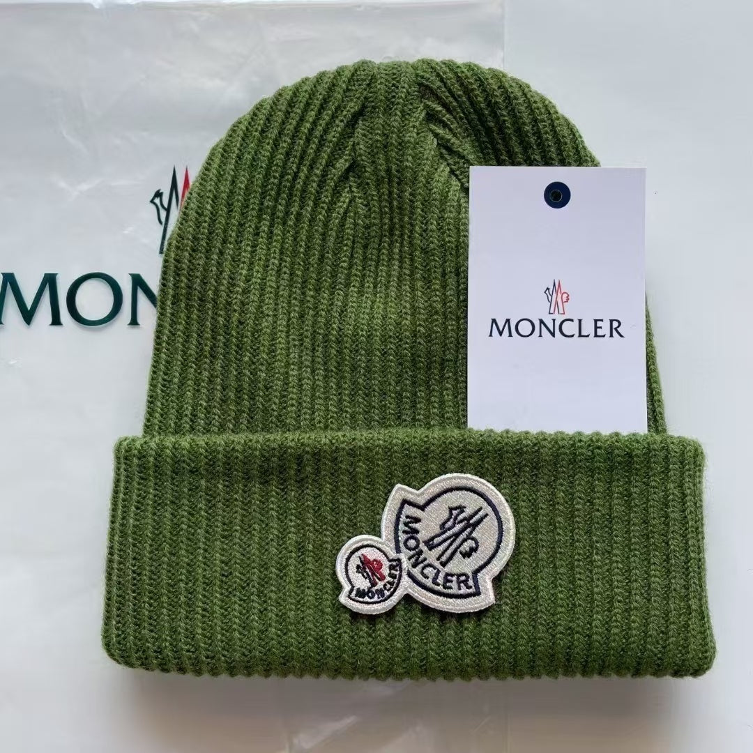 BONNET MONCLER - L'ÉLÉGANCE ALPINE POUR LA TÊTE