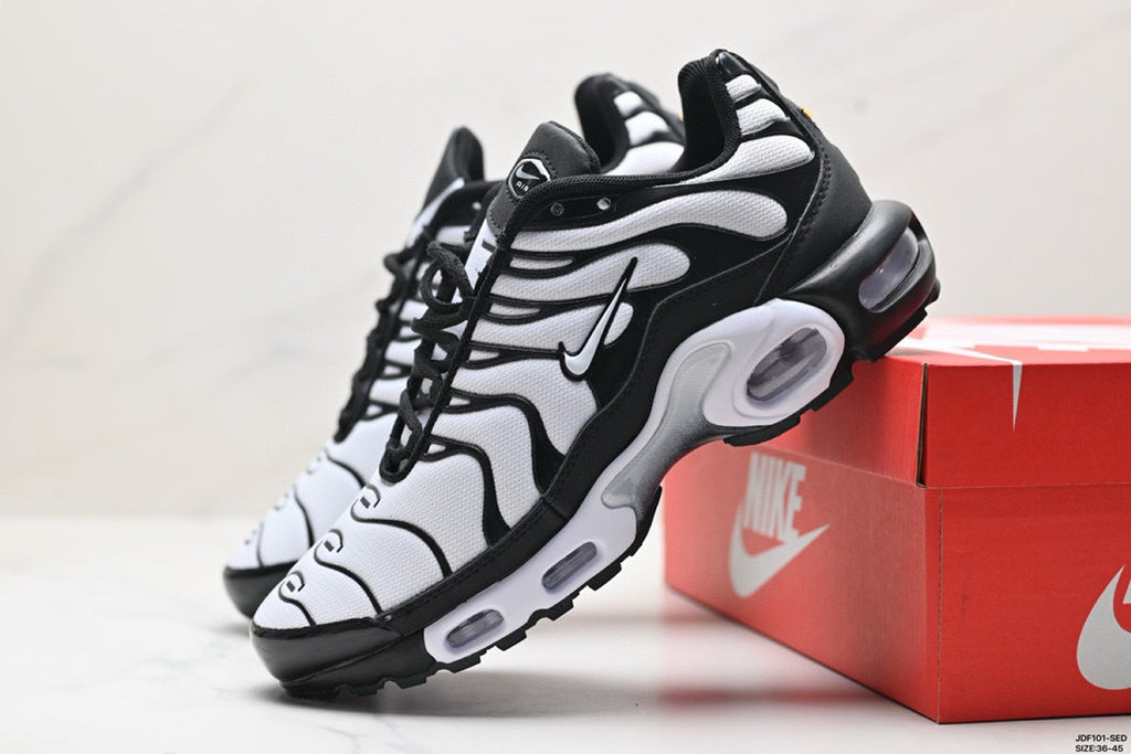 NIKE AIR FORCE 1 MID - LA LÉGENDE MONTE D'UN CRAN