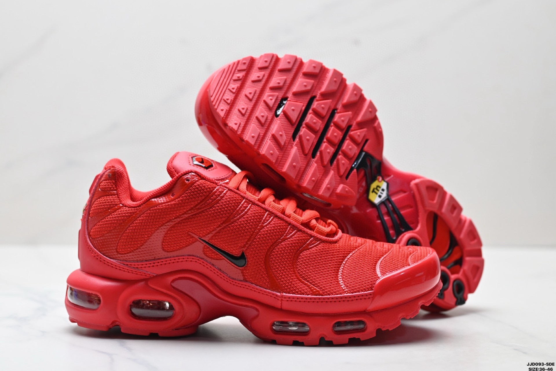 NIKE AIR MAX PLUS (TN) - L'ICÔNE REBELLE AU DÉGRADÉ VIBRANT