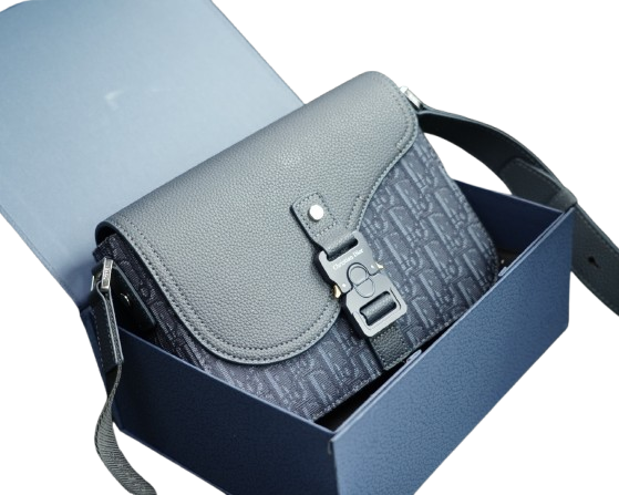 SACHOCHE DIOR - L'ESSENCE DU STYLE URBAIN & COUTURE