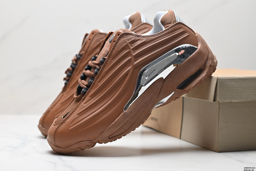 NIKE NOCTA HOT STEP 2 - LA TECHNOLOGIE NOCTURNE DE DRAKE