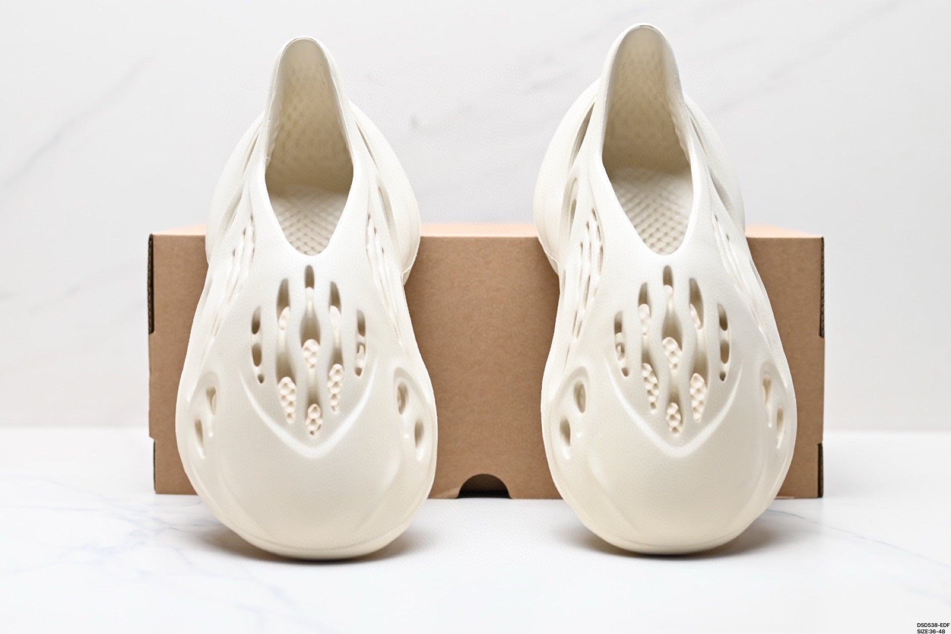 YEEZY FOAM RUNNER SAND  - L'ESSENCE MINÉRALE - CONFORT SCULPTURAL