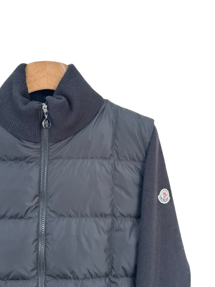 DOUDOUNE À EMPIÈCEMENTS EN MAILLE | L'HYBRIDATION INNOVANTE